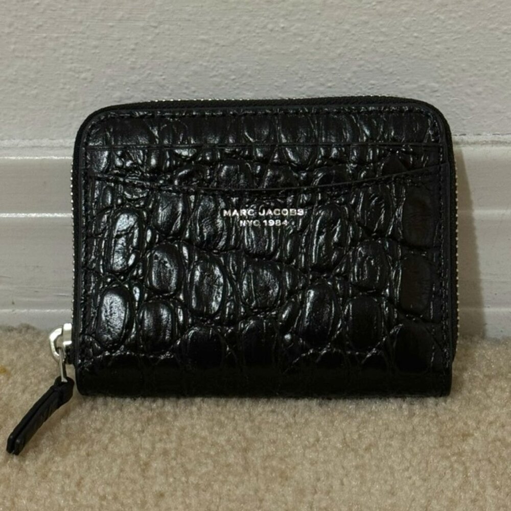 Marc Jacobs Zip Around Wallet